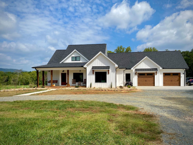 Exterior Farmhouse Style - Colt Simmons Construction